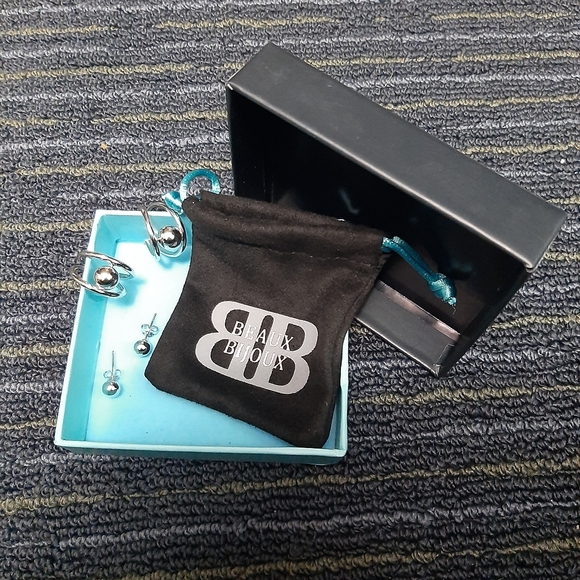 2 Sets Elegant Silver Hoop and Stud Earrings - Picture 5 of 10